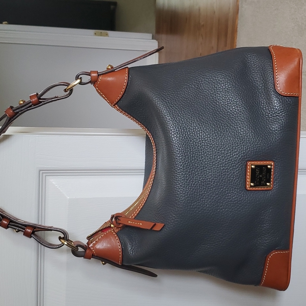 Like new DOONEY Pebble Grain Hobo